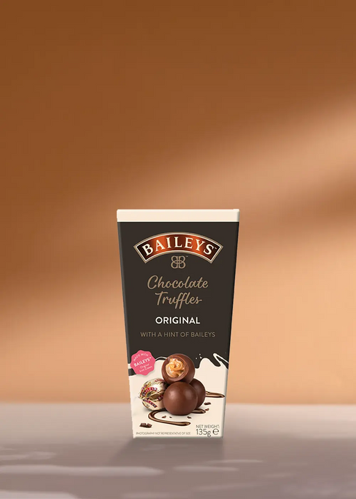 **Truffes au chocolat originales Bailey's**

**Pour les amateurs de café**

* Offrez-vous le délice crémeux *

---

**Poids :** 135g

---

*Découvrez la friandise parfaite pour accompagner votre café !*

- Truffes au chocolat riches
- Infusé d'un soupçon de Baileys
- Bonté fondante dans la bouche

*Savourez chaque instant avec nos succulentes truffes tout en dégustant votre infusion préférée.* | Flaronis.lu