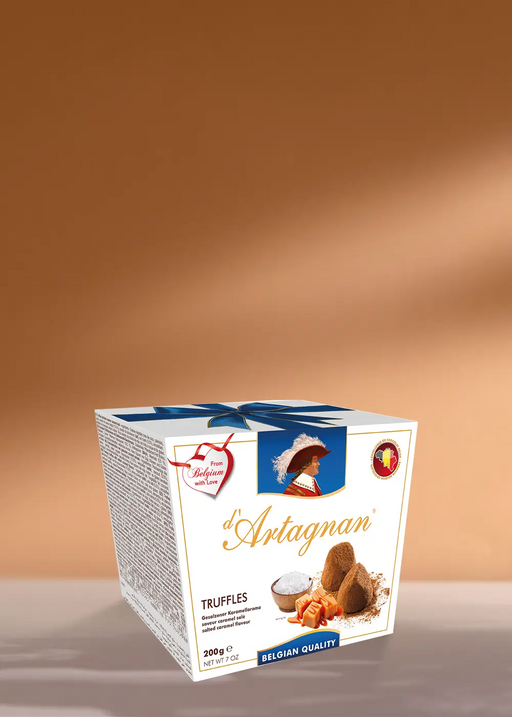 Offrez-vous le plaisir ultime avec une boîte de truffes belges de qualité d'Artagnan, joliment présentées sur un riche fond brun café. Parfaitement proportionnées à 200 grammes (7 oz), ces truffes luxueuses constituent un accord idéal pour votre tasse de café préférée. Savourez un moment de pur bonheur à chaque bouchée ! | Flaronis.lu