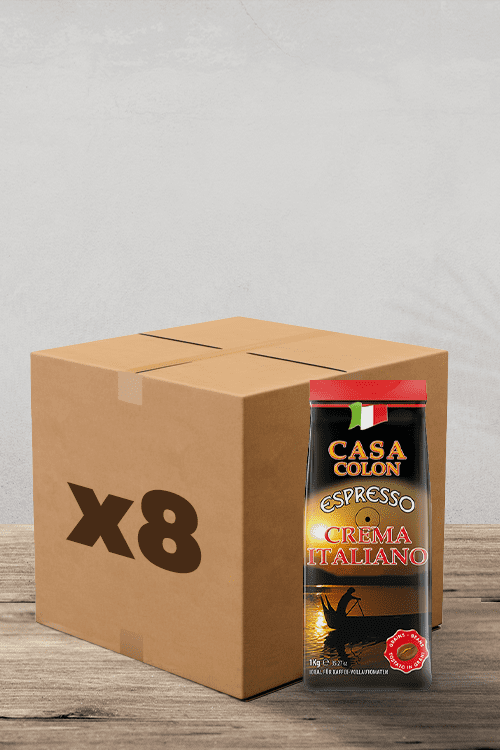 Placé sur une charmante surface en bois, vous trouverez un paquet de Café en Grains Casa Colon Crema Italiano - 1kg de café à côté d'une boîte étiquetée "x8". Parfaitement mise en scène pour les amateurs de café, cette configuration est votre passerelle vers la préparation de la tasse ultime ! | Flaronis.lu