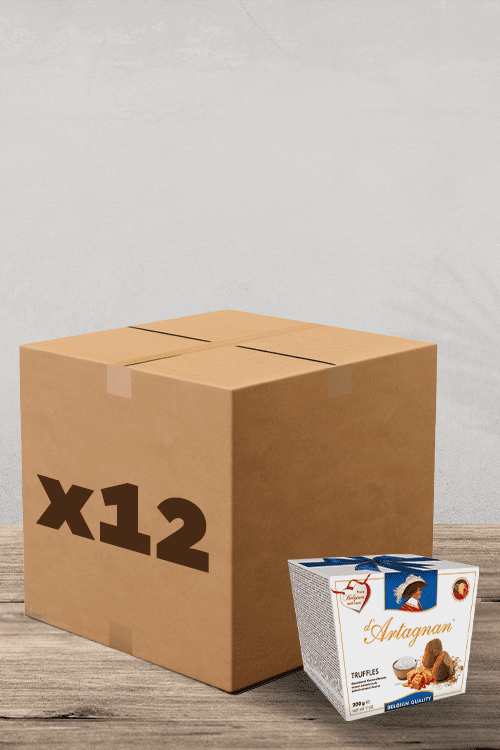 Une délicieuse boîte de 200 g de Truffes Caramel Salé D'Artagnan et une boîte en carton pratique étiquetée « x12 » trônent parfaitement sur une table en bois, prêtes à ravir tout amateur de café. | Flaronis.lu