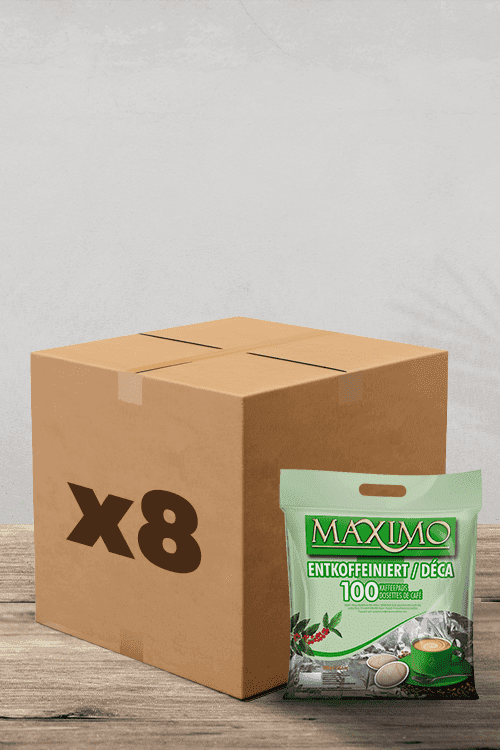 Une boîte en carton marquée "x8" repose à côté d'un sachet de Pack Café Maximo Décaféiné Senseo-Compatible Pods - 100 pods, le tout posé sur une surface en bois. Parfaites pour les amateurs de café, ces dosettes décaféinées sont entièrement compatibles avec votre machine Senseo, offrant commodité et qualité dans chaque tasse. | Flaronis.lu