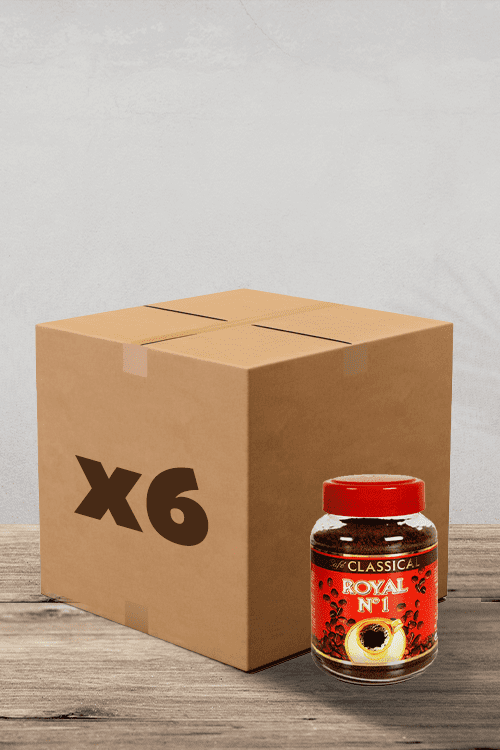 Une boîte en carton marquée "x6" repose sur une surface en bois, juste à côté d'un pot de Café Soluble Royal N°1 Classique - 200g. Parfaite pour les amateurs de café, cette configuration vous invite à vous adonner aux saveurs riches et classiques du café instantané haut de gamme ! | Flaronis.lu