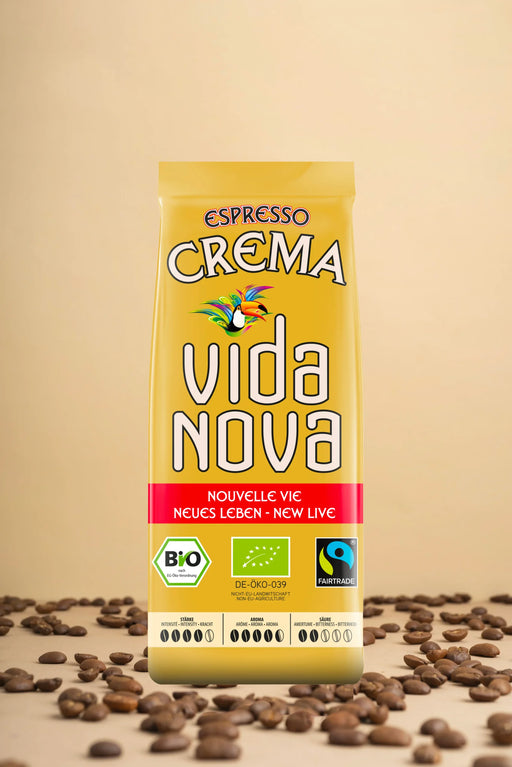 Découvrez le pack de café « Vida Nova Espresso Bio & Fairtrade - 1 kg » ! Idéal pour les vrais amateurs de café, ce pack promet une expérience délicieuse avec des grains issus de sources éthiques et biologiques. Présenté avec élégance sur un fond beige chaleureux et parsemé de grains de café entiers, il vous invite à savourer un expresso riche et durable. | Flaronis.lu