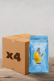 À côté d'une grande boîte en carton étiquetée « x4 », vous trouverez le délice ultime du café : un sac de 1 kg de grains de café Gorilla Café Crème N°3. Orné d'une image accrocheuse d'un gorille en costume, ce paquet promet une expérience café haut de gamme, idéale pour les amateurs. | Flaronis.lu