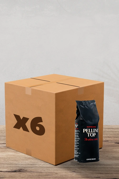 Sur une surface en bois se trouve une boîte en carton étiquetée « x6 », mais c'est le sachet de 500 g de grains de café Pellini Top Arabica 100 % grains qui capte véritablement l'attention. Cette sélection haut de gamme promet aux amateurs de café une expérience exceptionnellement riche et aromatique. | Flaronis.lu