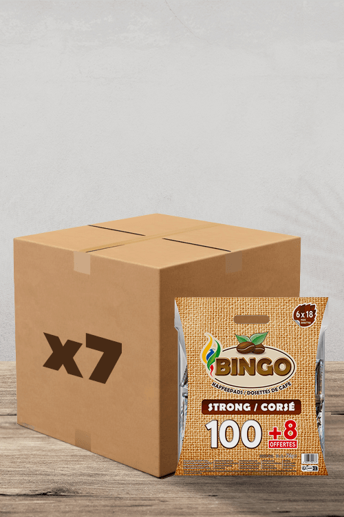 Une boîte brune étiquetée « x7 » se trouve à côté d'un paquet de dosettes Bingo Corsé Café, marqué « Strong / Corse », contenant 108 dosettes au total. | Flaronis.lu